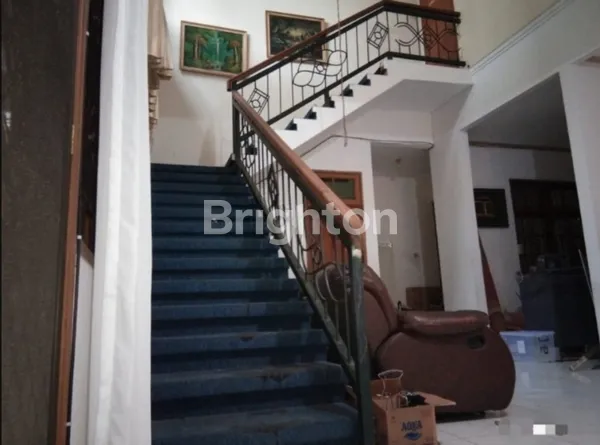 image RUMAH TERAWAT SIAP HUNI TAMAN PONDOK INDAH WIYUNG ROW JALAN 12MTR (3)