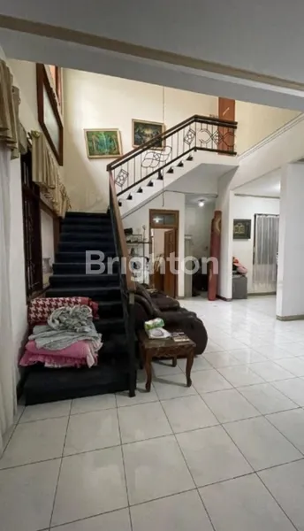 image RUMAH TERAWAT SIAP HUNI TAMAN PONDOK INDAH WIYUNG ROW JALAN 12MTR (4)