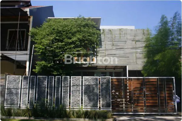 image HUNIAN EKSLUSIF 3 LANTAI DESIGN MODERN TROPIS DI CICENDO (1)