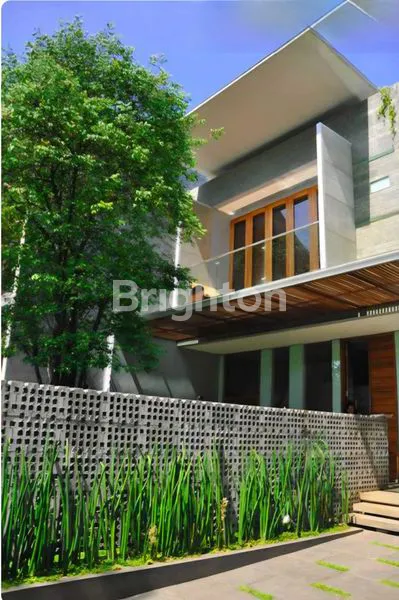 image HUNIAN EKSLUSIF 3 LANTAI DESIGN MODERN TROPIS DI CICENDO (2)