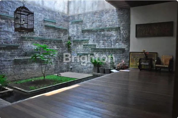 image HUNIAN EKSLUSIF 3 LANTAI DESIGN MODERN TROPIS DI CICENDO (5)