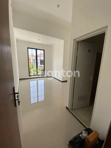 image RUMAH KOS AKTIF 2 LANTAI LOKASI STRATEGIS DEKAT GALAXY MALL PAKUWON CITY KERTAJAYA MANYAR KALIJUDAN MULYOSARI SUTOREJO WISMA PERMAI UNAIR ITS DR SOETOMO (4)