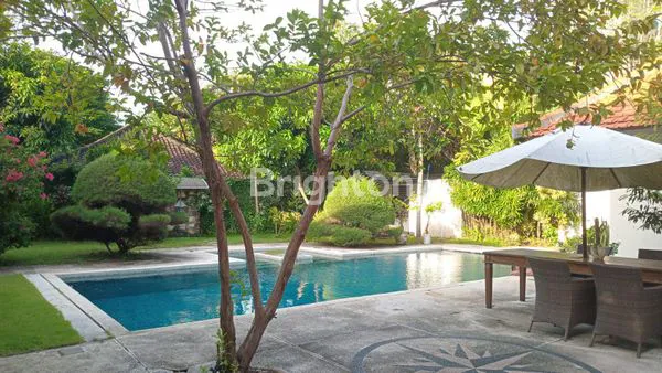 image VILLA MEWAH 1200M² DI SANUR, DEKAT PANTAI (4)