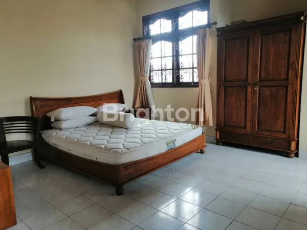 image RUMAH LUAS 450M² DI RENON, 5 KAMAR & SHM (7)