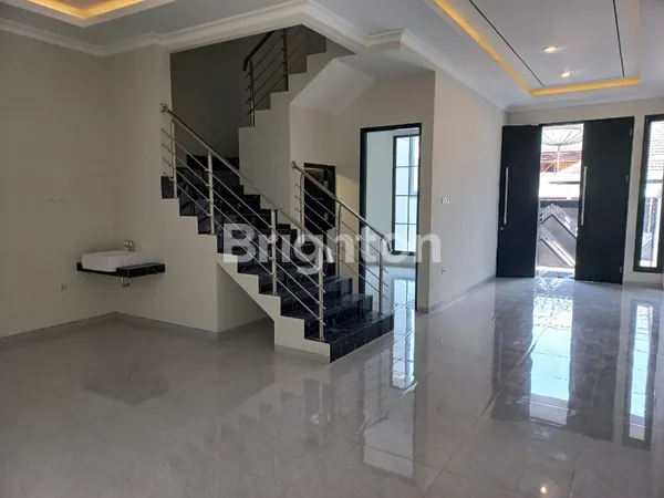 image RUMAH BARU GRESS MODERN MINIMALIS SIAP HUNI MANYAR KERTAADI (3)