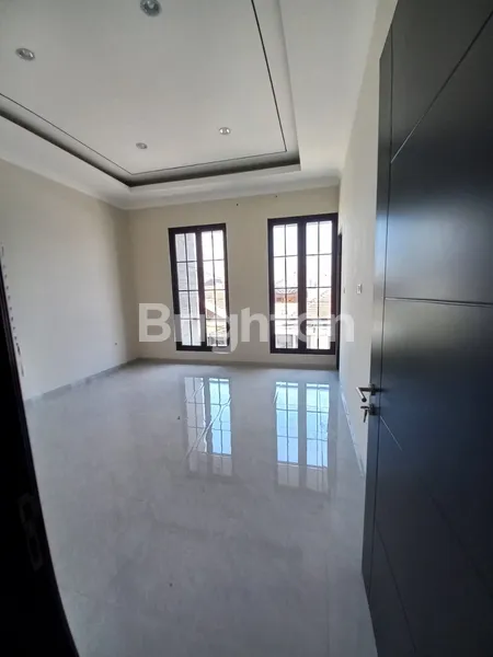 image RUMAH BARU GRESS MODERN MINIMALIS SIAP HUNI MANYAR KERTAADI (8)