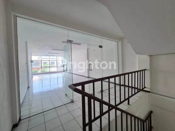 image MURAH DISEWAKAN RUKO KOMPLEKS RUKO RMI NGAGEL NOL JALAN RAYA, SEKITAR ADA BANK, PEGADAIAN, FULL BANGUNAN BARU RENOV SIAP PAKAI (6)