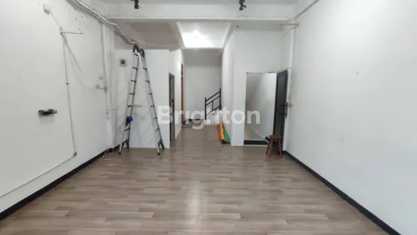 image RUKO RAYA JEMURSARI 3 LANTAI DI KOMPLEKS RUKO RAYA JEMURSARI HABIS RENOVASI, OPER KONTRAK, SIAP PAKAI, COCOK UNTUK STARTUP (5)