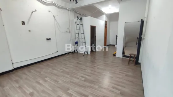 image RUKO RAYA JEMURSARI 3 LANTAI DI KOMPLEKS RUKO RAYA JEMURSARI HABIS RENOVASI, OPER KONTRAK, SIAP PAKAI, COCOK UNTUK STARTUP (6)