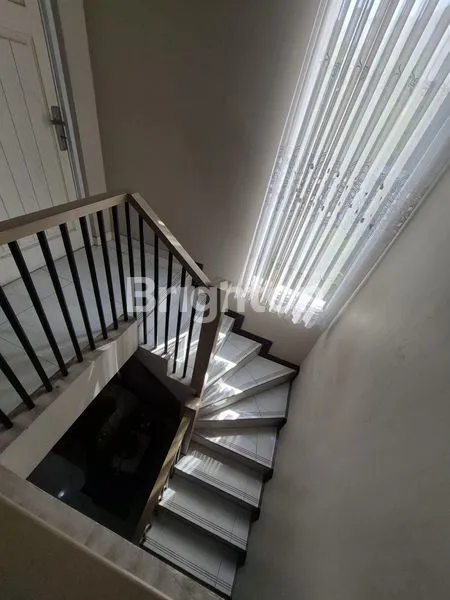 image RUMAH HOEK STRATEGIS JAKARTA TIMUR DI JATINEGARA BARU (6)