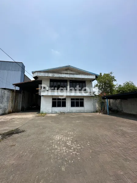 image DIJUAL BANGUNAN EX PABRIK DI RAYA KLETEK SIDOARJO, JARANG ADA SIAPA CEPAT DIA DAPAT, COCOK UNTUK GUDANG PENYIMPANAN ATAU PABRIK (2)