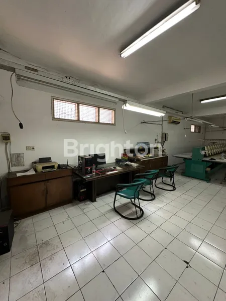 image DIJUAL BANGUNAN EX PABRIK DI RAYA KLETEK SIDOARJO, JARANG ADA SIAPA CEPAT DIA DAPAT, COCOK UNTUK GUDANG PENYIMPANAN ATAU PABRIK (5)