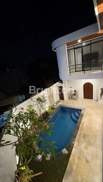 image VILLA MEWAH 2 LANTAI DI KEROBOKAN, SIAP HUNI (5)