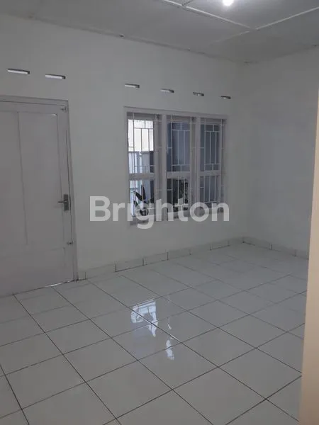 image RUMAH SIAP HUNI LOKASI STRATEGIS DI PENUMPING LAWEYAN SOLO (4)