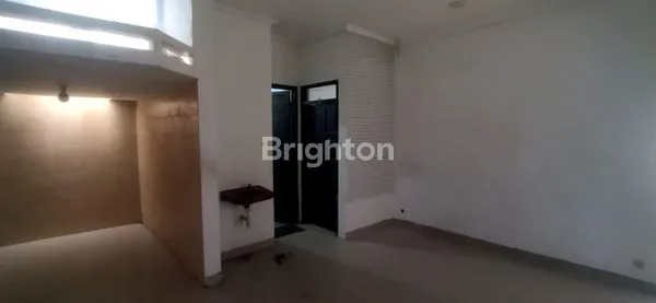 image RUMAH BARUK UTARA, LT 300M², DEKAT SUPERINDO (2)