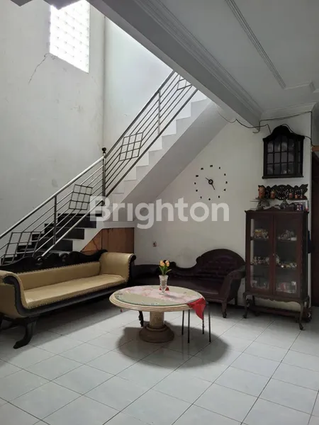 image RUMAH SIAP HUNI & TERAWAT  LOKASI STRATEGIS DEKAT UNAIR (3)