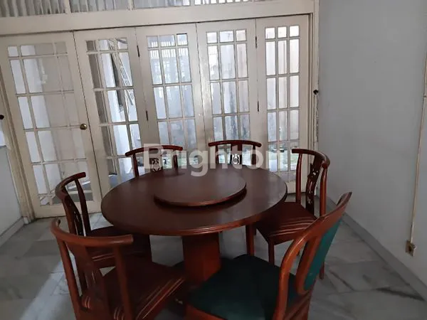 image RUMAH MEWAH 200M², DEKAT MALL METROPOLITAN, SIAP HUNI (3)