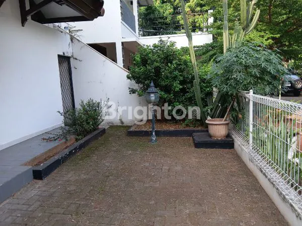 image RUMAH MEWAH 200M², DEKAT MALL METROPOLITAN, SIAP HUNI (2)