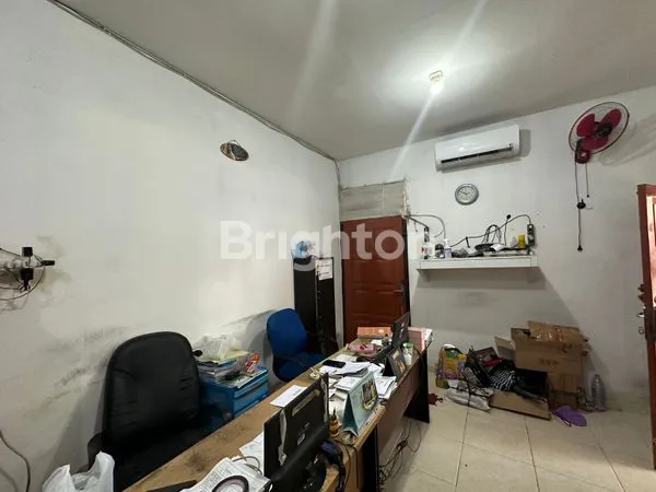 image GUDANG STORAGE BENGKEL MURAH SBY BARAT DEKAT RAYA MASTRIP KEBRAON WIYUNG TOL GUNUNGSARI AKSES TRUK (7)