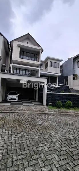 image RUMAH BESAR DI LINGKUNGAN ASRI DAN PRIVATE SELATAN KOTA BOGOR (1)
