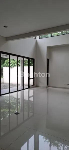 image RUMAH BESAR DI LINGKUNGAN ASRI DAN PRIVATE SELATAN KOTA BOGOR (7)