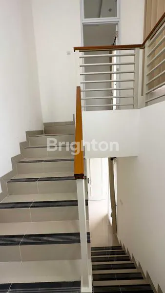 image HUNIAN NYAMAN DI SENTUL CITY, 2 LANTAI SEMI FURNISHED (5)