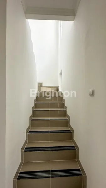 image HUNIAN NYAMAN DI SENTUL CITY, 2 LANTAI SEMI FURNISHED (3)