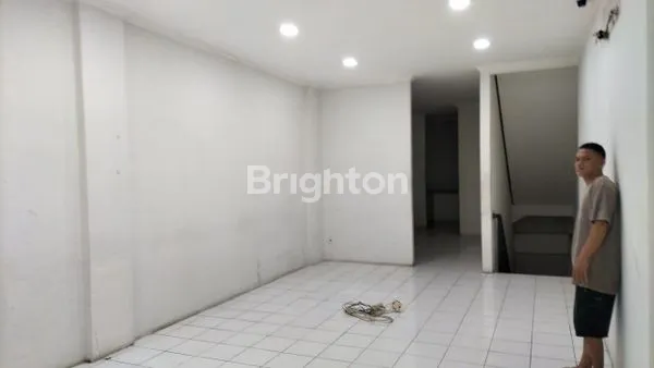 image DISEWAKAN RUKO 4LANTAI LOKASI STRATEGIS DI KEDOYA, JAKARTA BARAT (5)