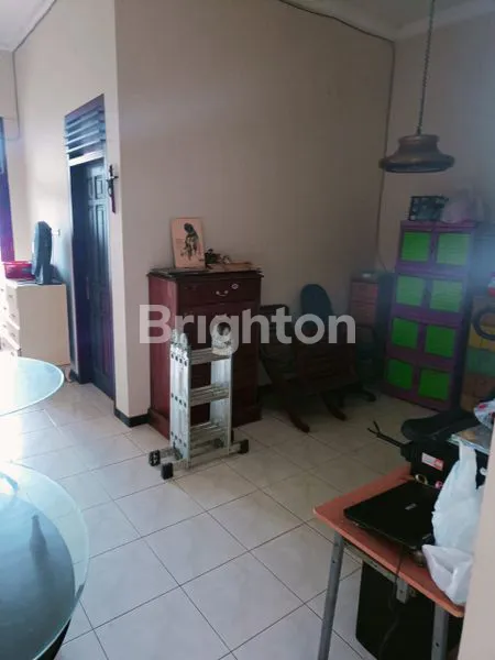 image RUMAH 2 LANTAI BAGUS SIAP HUNI DEKAT RAYA SUKOMANUNGGAL DARMO KUPANG BARU SBY BARAT (6)