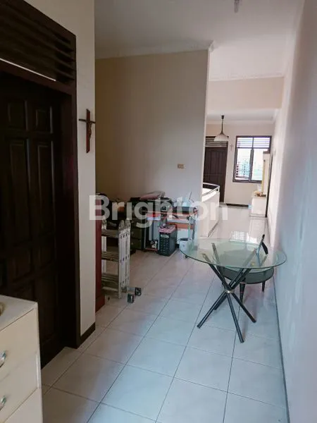 image RUMAH 2 LANTAI BAGUS SIAP HUNI DEKAT RAYA SUKOMANUNGGAL DARMO KUPANG BARU SBY BARAT (3)