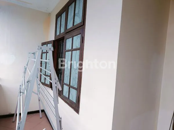 image RUMAH 2 LANTAI BAGUS SIAP HUNI DEKAT RAYA SUKOMANUNGGAL DARMO KUPANG BARU SBY BARAT (4)