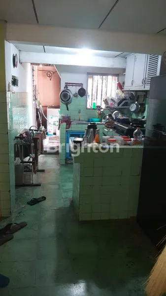 image RUMAH STRATEGIS DI PASAR KLIWON SOLO, DEKAT BTC & ALUN-ALUN (2)