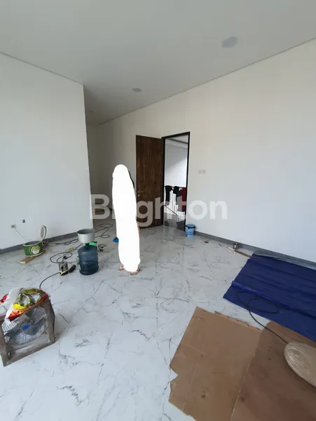 image RUMAH BARU SIAP HUNI 2 LANTAI LOKASI STRATEGIS DI SUTOREJO SELATAN DEKAT DENGAN RAYA MULYOSARI (7)