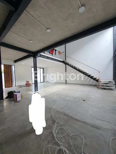 image RUMAH BARU SIAP HUNI 2 LANTAI LOKASI STRATEGIS DI SUTOREJO SELATAN DEKAT DENGAN RAYA MULYOSARI (8)