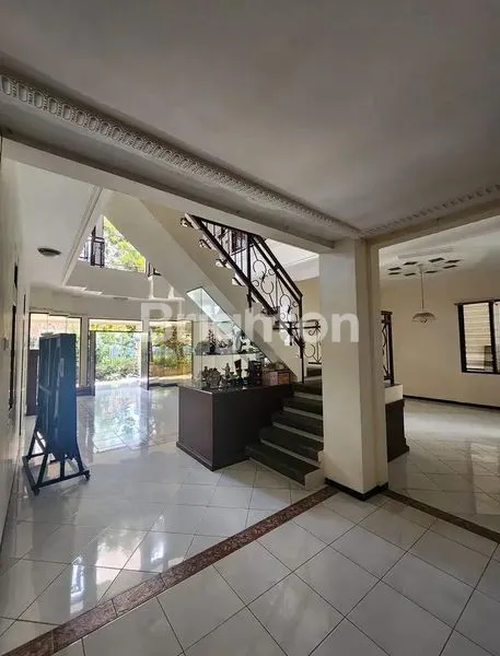 image RUMAH MEWAH 2 LANTAI DI PUSAT KOTA MALANG (6)