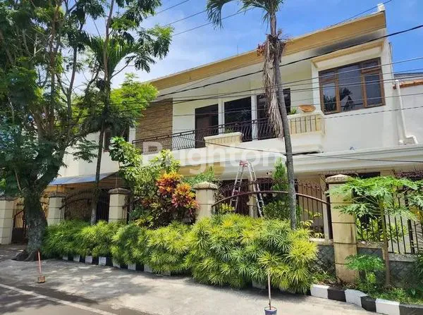 image RUMAH MEWAH 2 LANTAI DI PUSAT KOTA MALANG (2)