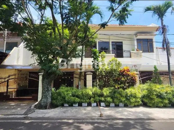 image RUMAH MEWAH 2 LANTAI DI PUSAT KOTA MALANG (1)