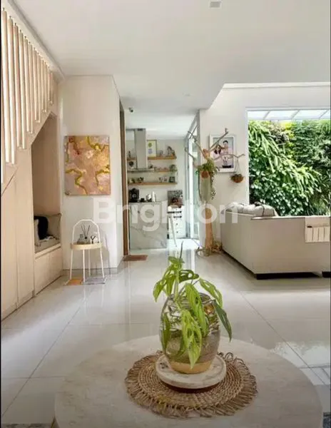 image DIJUAL RUMAH CANTIK SIAP HUNI, LINGKUNGAN ASRI JAKARTA SELATAN\N (8)