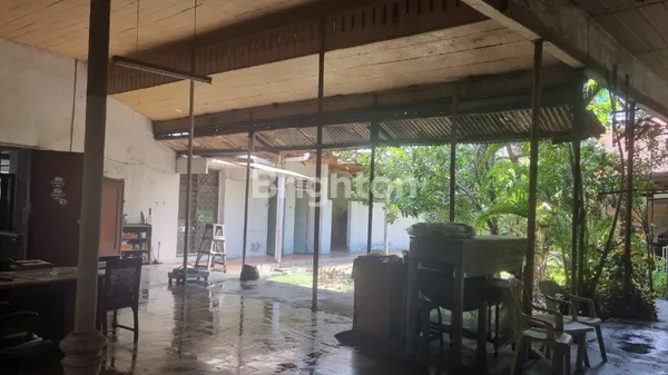 image SHOWROOM DAN RUMAH PUSAT KOTA JALAN GEMBLONGAN SURABAYA (5)