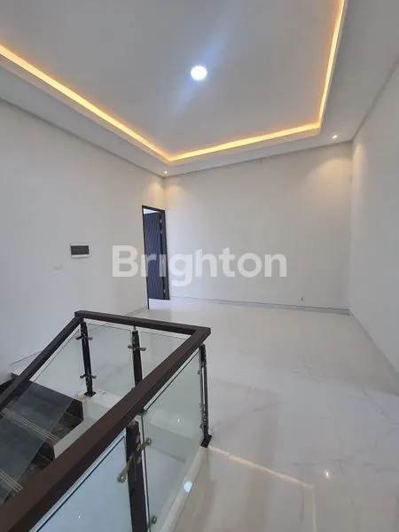 image RUMAH BARU MODERN MINIMALIS 2,5 LANTAI CITRALAND UTAMA, SURABAYA BARAT. DEKAT SEKOLAH CIPUTRA, KOMERSIAL AREA RAYA TELAGA UTAMA CITRALAND (SUPER INDO, RESTORAN PADANG PAYAKUMBUAH, MIMI SCHOOL, DLL) (3)