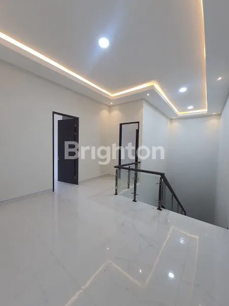 image RUMAH BARU MODERN MINIMALIS 2,5 LANTAI CITRALAND UTAMA, SURABAYA BARAT. DEKAT SEKOLAH CIPUTRA, KOMERSIAL AREA RAYA TELAGA UTAMA CITRALAND (SUPER INDO, RESTORAN PADANG PAYAKUMBUAH, MIMI SCHOOL, DLL) (8)