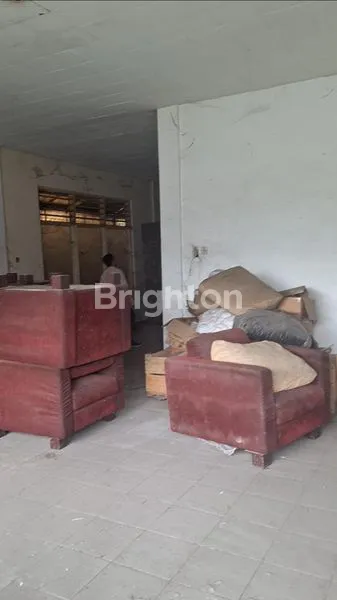 image DISEWAKAN RUMAH 2 LANTAI PINGGIR JALAN (1)