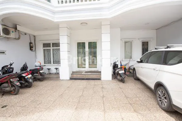 image RUMAH MEWAH 4 LANTAI DI CITRA GARDEN, LT 200M² (2)