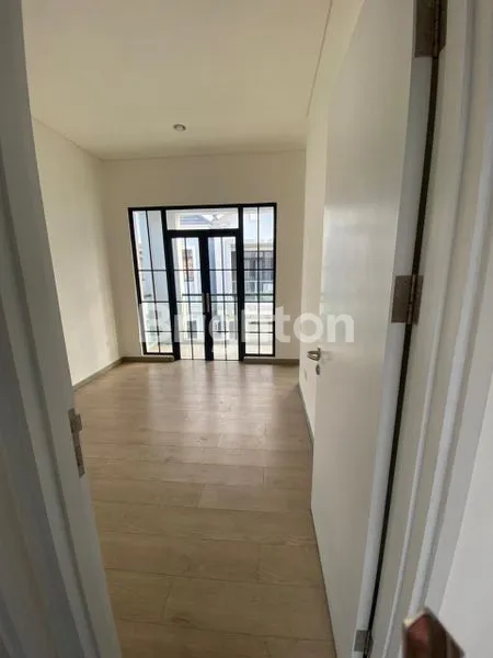 image DIJUAL/DISEWAKAN RUMAH DI LAVON 2 SUVARNA SUTERA (3)