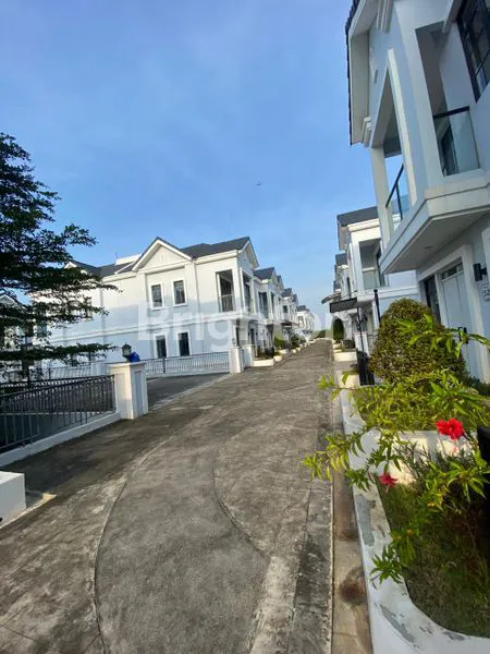 image DIJUAL/DISEWAKAN RUMAH DI LAVON 2 SUVARNA SUTERA (2)