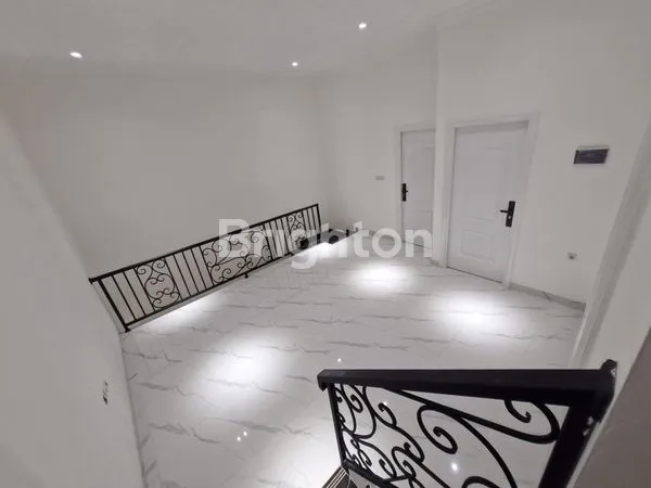 image RUMAH MEWAH DI KOMPLEK DPR PRIBADI – JAKARTA BARAT | DEKAT TOL JOR & PURI INDAH (6)