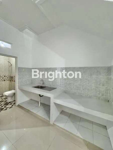 image RUMAH BARU 3 LANTAI ROW 1 MOBIL DALAM KOMPLEK ONE GATE SYSTEM BEBAS BANJIR DI TANJUNG DUREN JAKARTA BARAT (2)