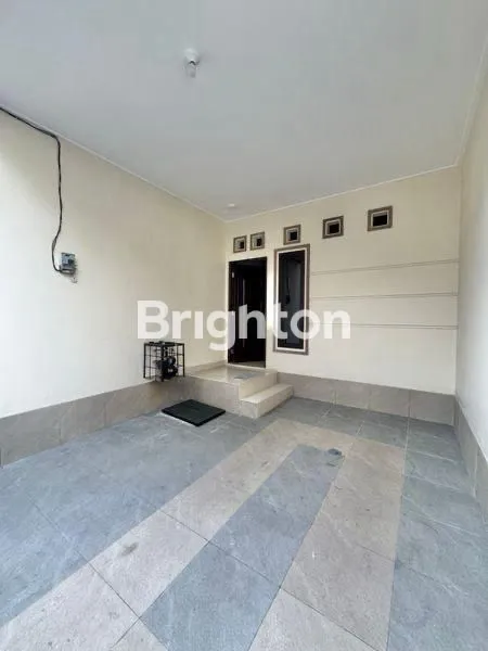 image RUMAH BARU 3 LANTAI ROW 1 MOBIL DALAM KOMPLEK ONE GATE SYSTEM BEBAS BANJIR DI TANJUNG DUREN JAKARTA BARAT (3)