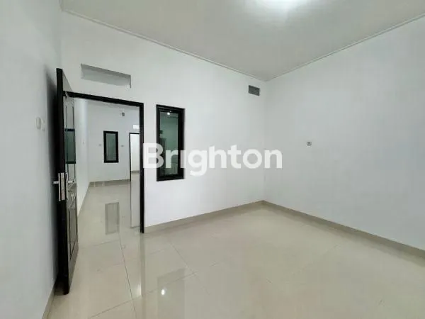 image RUMAH BARU 3 LANTAI ROW 1 MOBIL DALAM KOMPLEK ONE GATE SYSTEM BEBAS BANJIR DI TANJUNG DUREN JAKARTA BARAT (5)