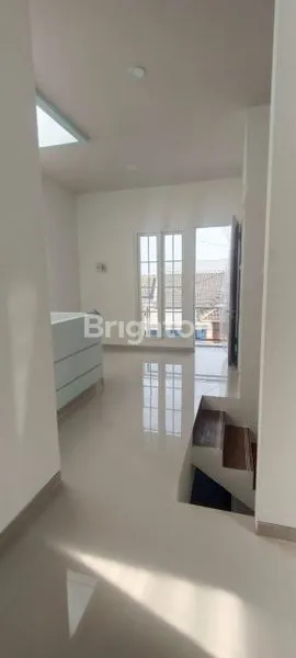 image RUMAH MODERN MINIMALIS SIAP HUNI, BARU GRESS PERUM MENGANTI PERMAI (5)